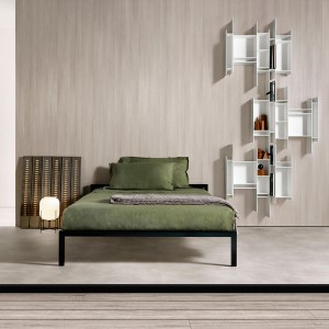 Cama Aluminium Bed lacada de MDF Italia en Moises Showroom