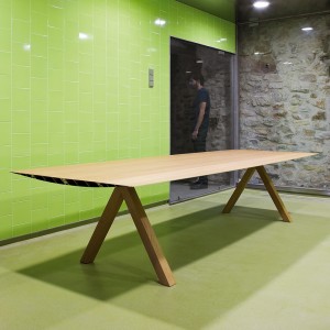 Mesa Table B Wood de BD Barcelona en Moises Showroom