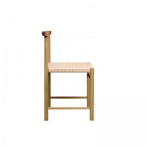 Perfil Silla Karnak roble asiento en cuero natural de E15. Disponible en Moisés Showroom