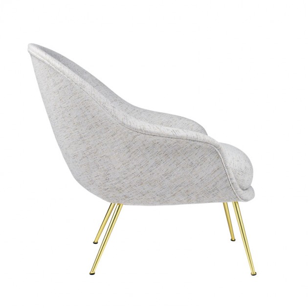 Perfil Bat Lounge chair con respaldo bajo color gris de Gubi en Moises showroom