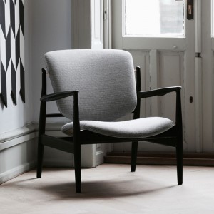 Butaca France Chair roble negro de Finn Juhl en Moises Showroom