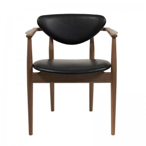 109 Chair leather Finn Juhl en Moises Showroom