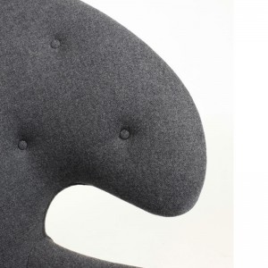 Detalle botones del sillón Pelican Chair House of Finn Juhl en Moises Showroom
