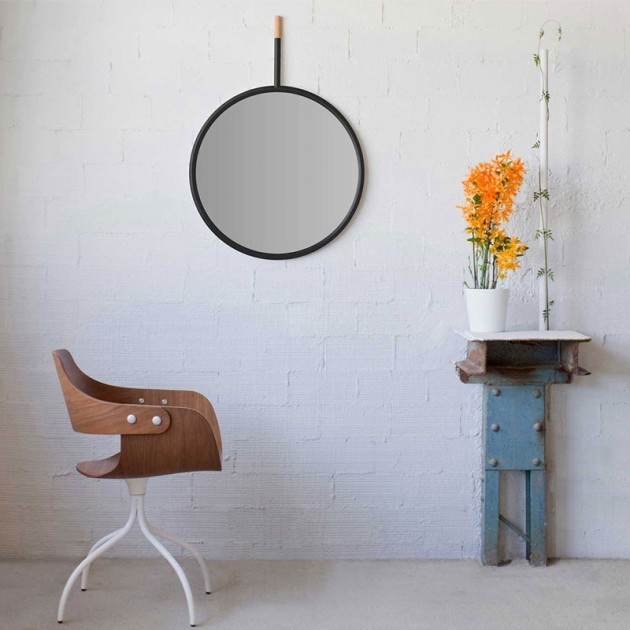 Espejo Hang Mirror negro de Omellete-Ed en Moises Showroom