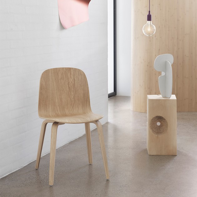 Visu chair wood base de Muuto en Moises Showroom