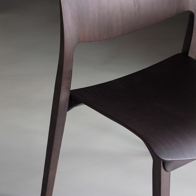 detalle madera teñida gris silla Laclasica