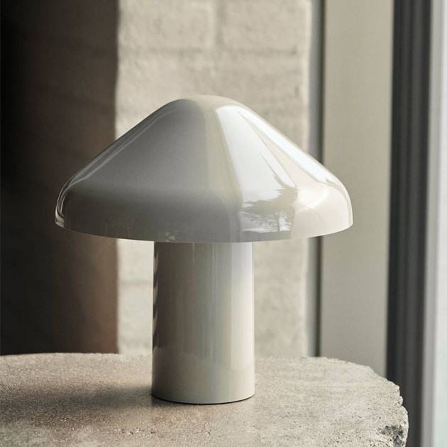 Pao Portable Lamp de HAY en Moises Showroom