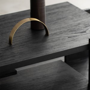 Detalle tableros mesa de centro Abstract en teca teñido de negro Ethnicraft