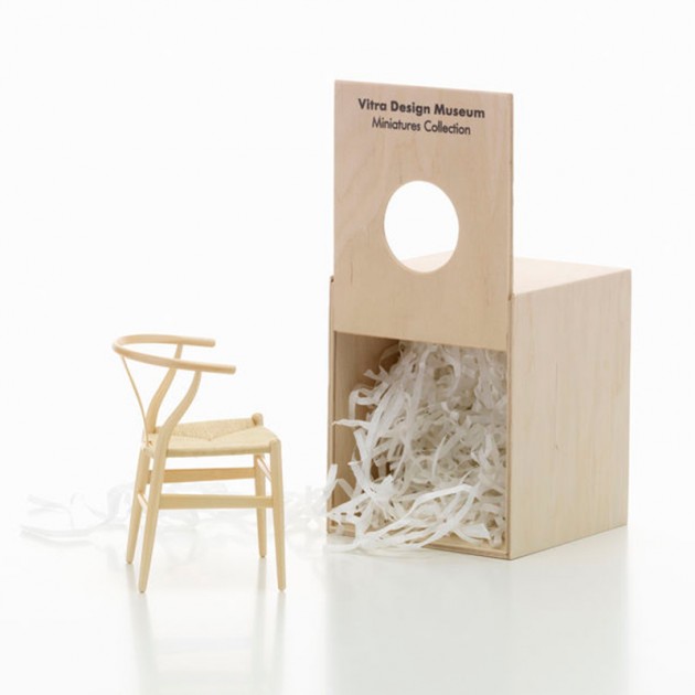 Wegner, Y Chair Miniature de Vitra