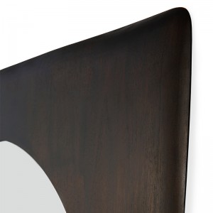 Detalle marco de madera de caoba teñida marrón espejo de pared PI de Ethnicraft