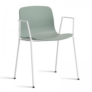 About A Chair AAC18 color fall green con pata blanca de HAY